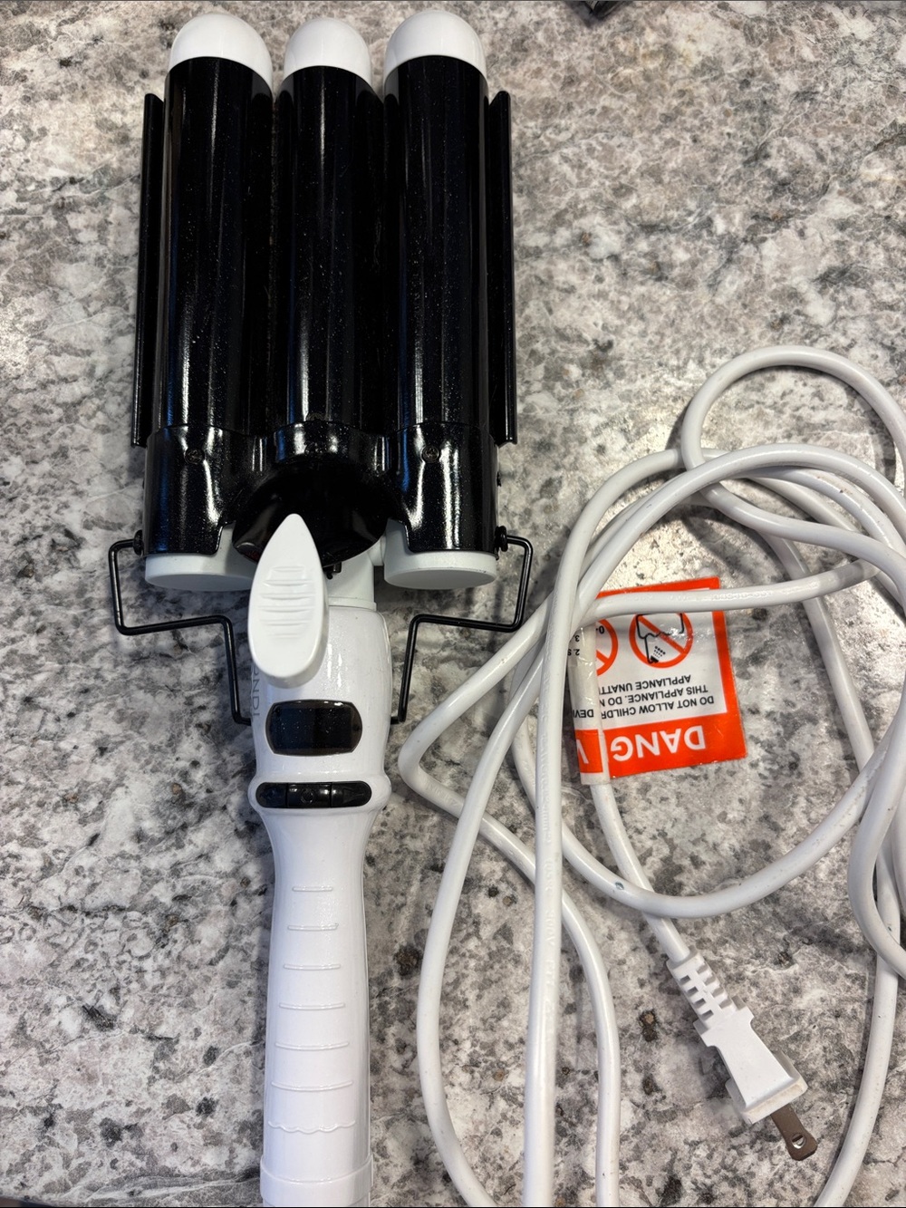 Bondi Boost White and Black Triple Barrel Hair Waver - barely used